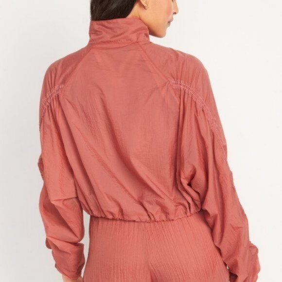 Nwt Old Navy Coral Cropped Lightweight Water-Repellent Run Jacket Plus size 4 - Picture 3 of 3